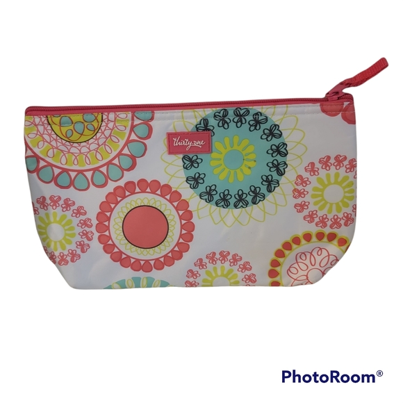 thirty-one Handbags - Thirty-One Medium Thermal Zipper Pouch Pink Paisley Lunchbox White Medallion Bag